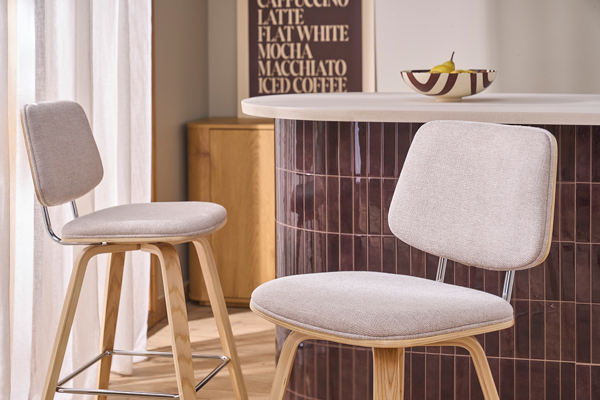 Taburetes de bar en tela efecto terciopelo texturizado beige y madera clara H66 cm (lote de 2) SEGUR