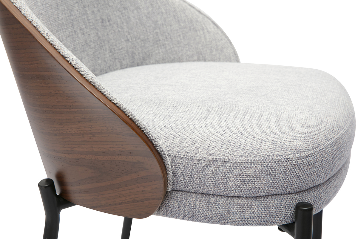 Taburete de tela gris texturizada con respaldo de madera oscura y estructura de metal negro, vista lateral.