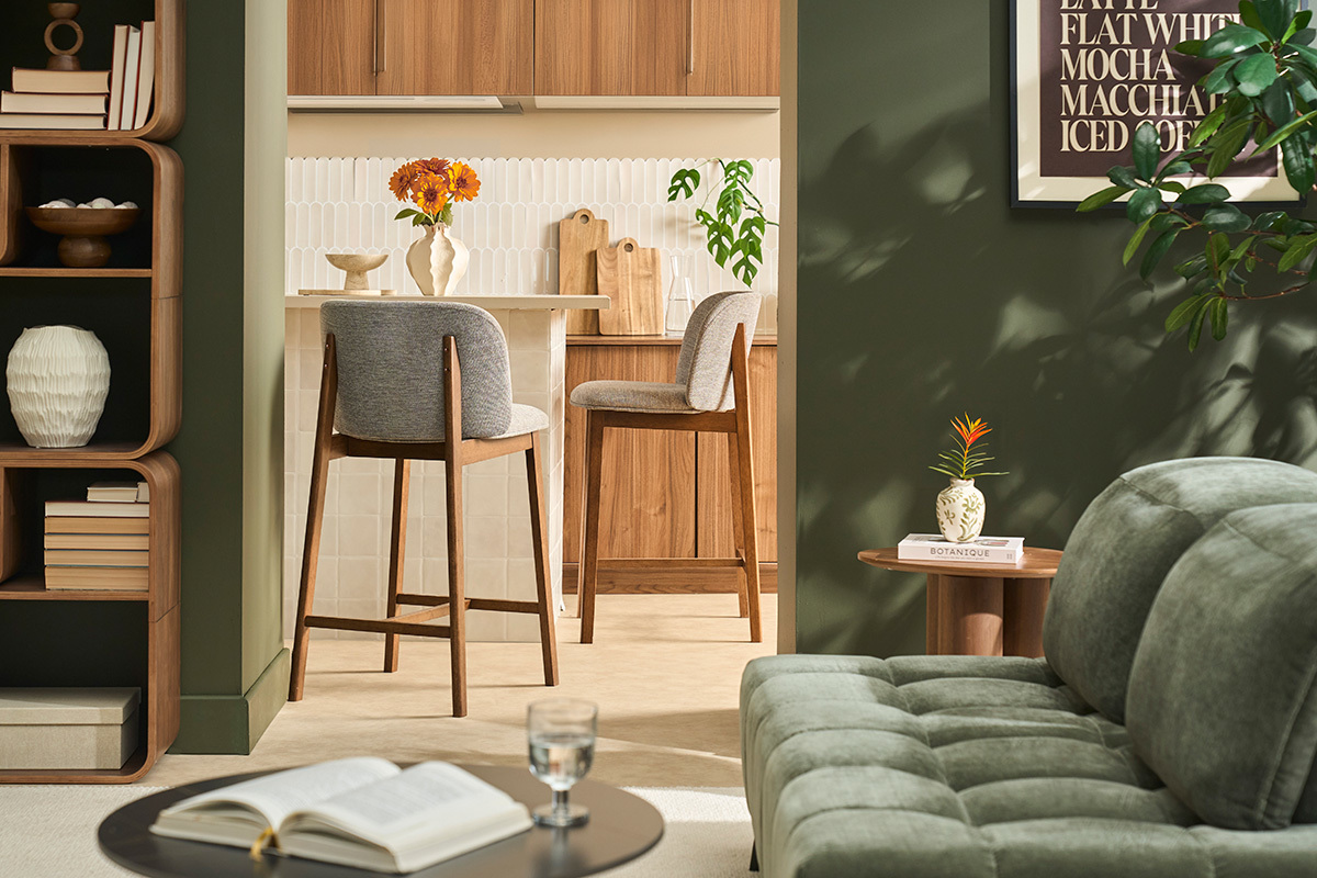 Taburetes de bar en tela efecto terciopelo texturizado gris y madera oscura H69 cm (lote de 2) TIEGA