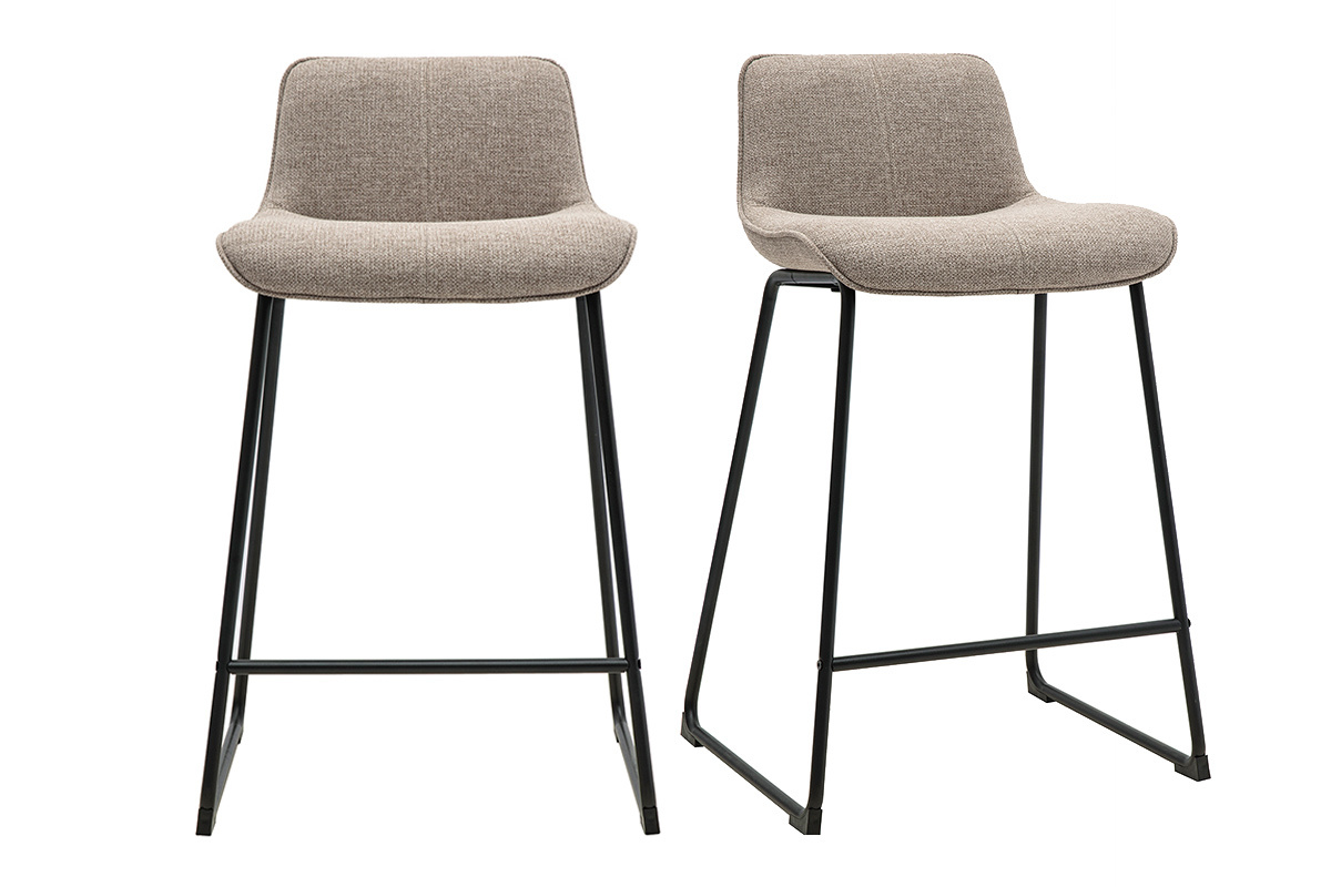 Dos taburetes de bar en tela topo, con patas negras, vista frontal.