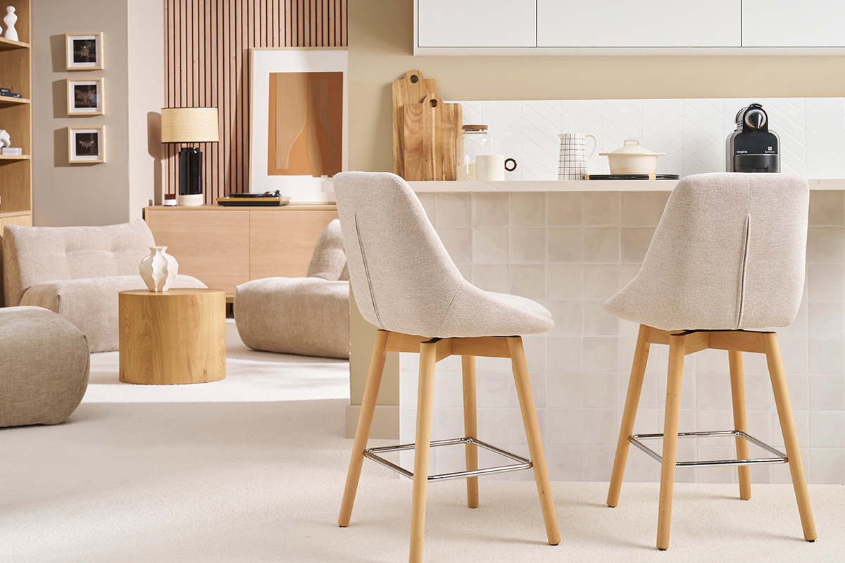 Taburetes de bar escandinavos giratorios 360 en tela efecto terciopelo texturado gris y madera clara H65 cm (juego de 2) ALESS