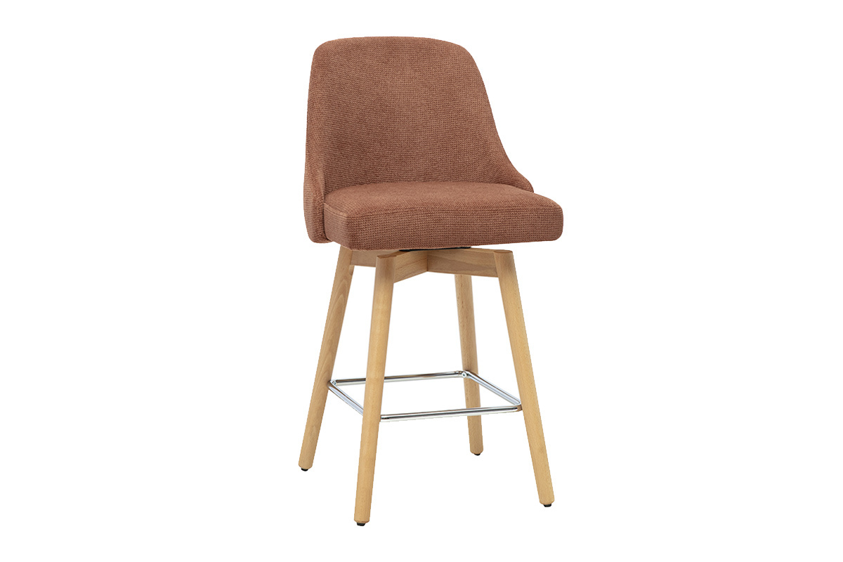 Taburete de bar escandinavo giratorio 360� en tejido chenilla color tierra quemada con base de madera de haya, H65 cm.