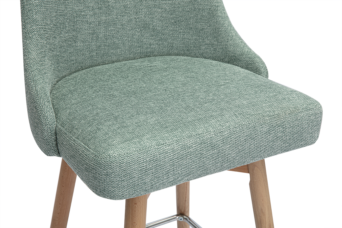 Taburete de bar escandinavo verde celad�n en tela y madera, vista cercana.