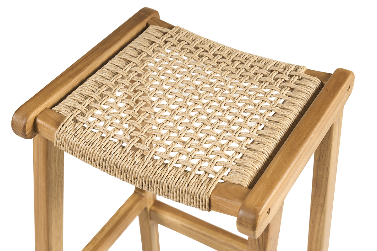 Taburete de bar en teca maciza con asiento de rat�n visto desde arriba.