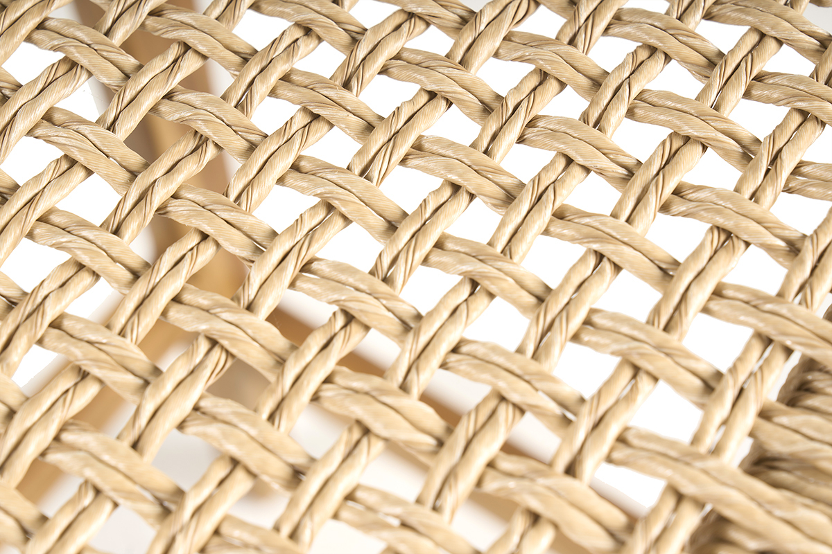 Primer plano del tejido de rat�n sint�tico de los taburetes de bar GAWA.