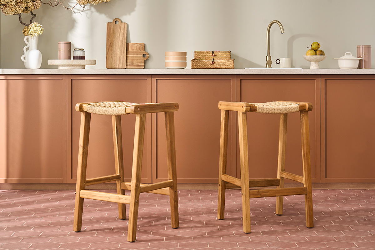 Taburetes de bar �tnicos exteriores en madera de teca maciza y tejido de rat�n H66 cm (juego de 2) GAWA