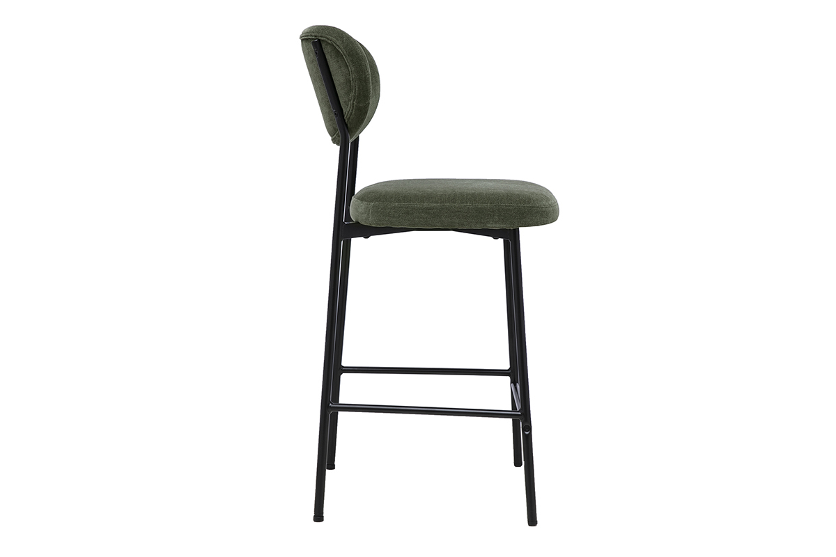 Taburete de bar fijo en tejido de terciopelo verde caqui, vista lateral, base de metal negro.