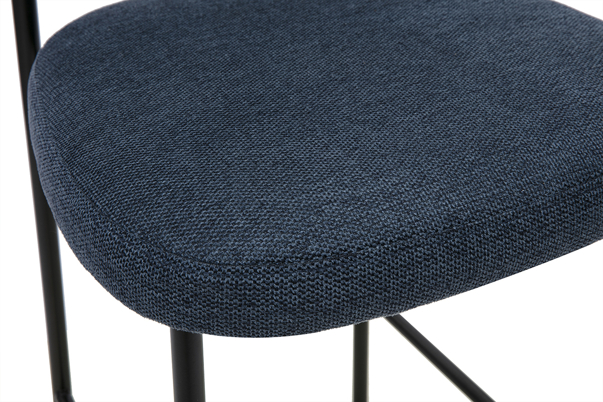Asiento de tela azul oscuro con efecto de terciopelo texturizado de un taburete de bar BREKA