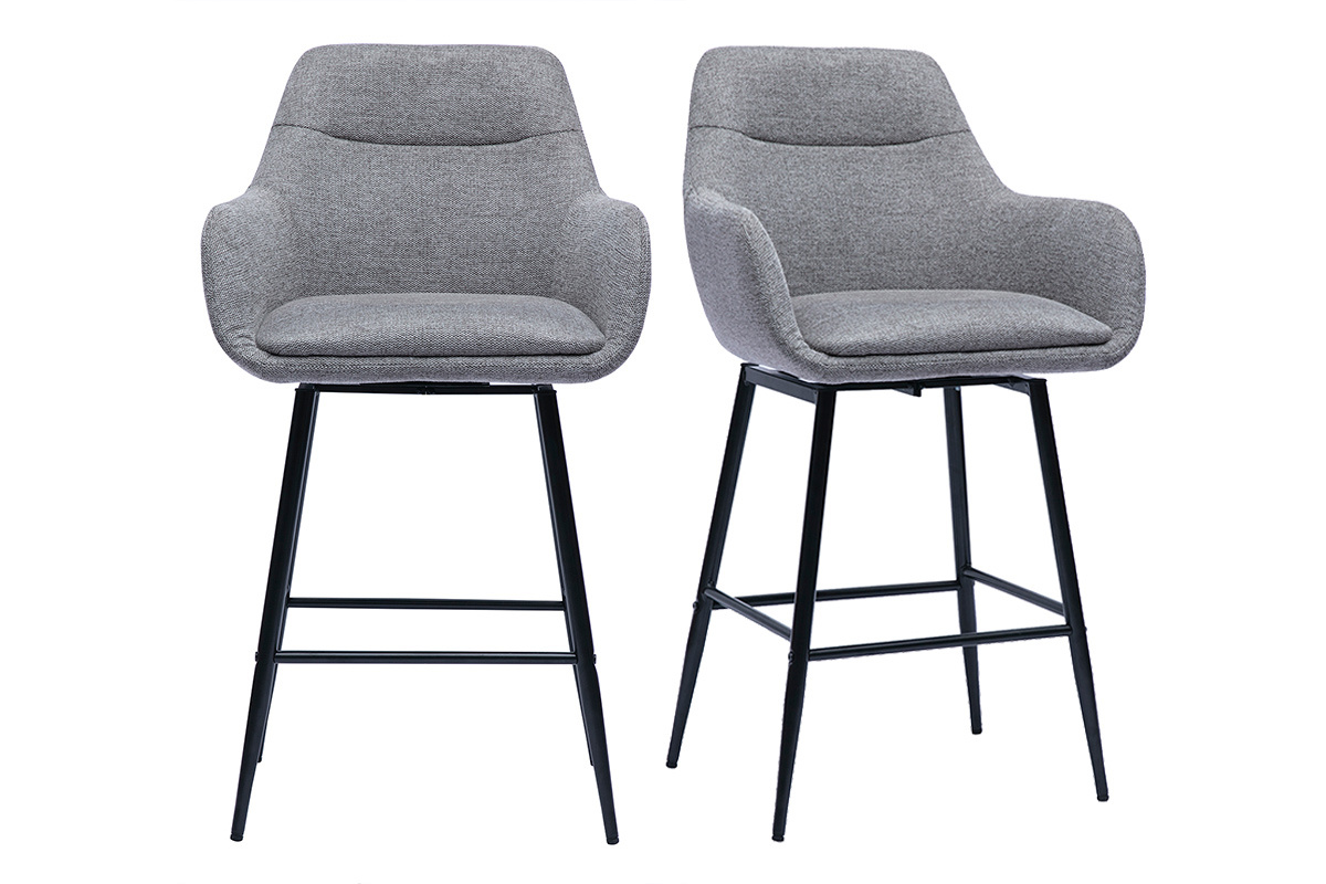 Dos sillas altas grises con reposabrazos y patas negras, vista de frente.