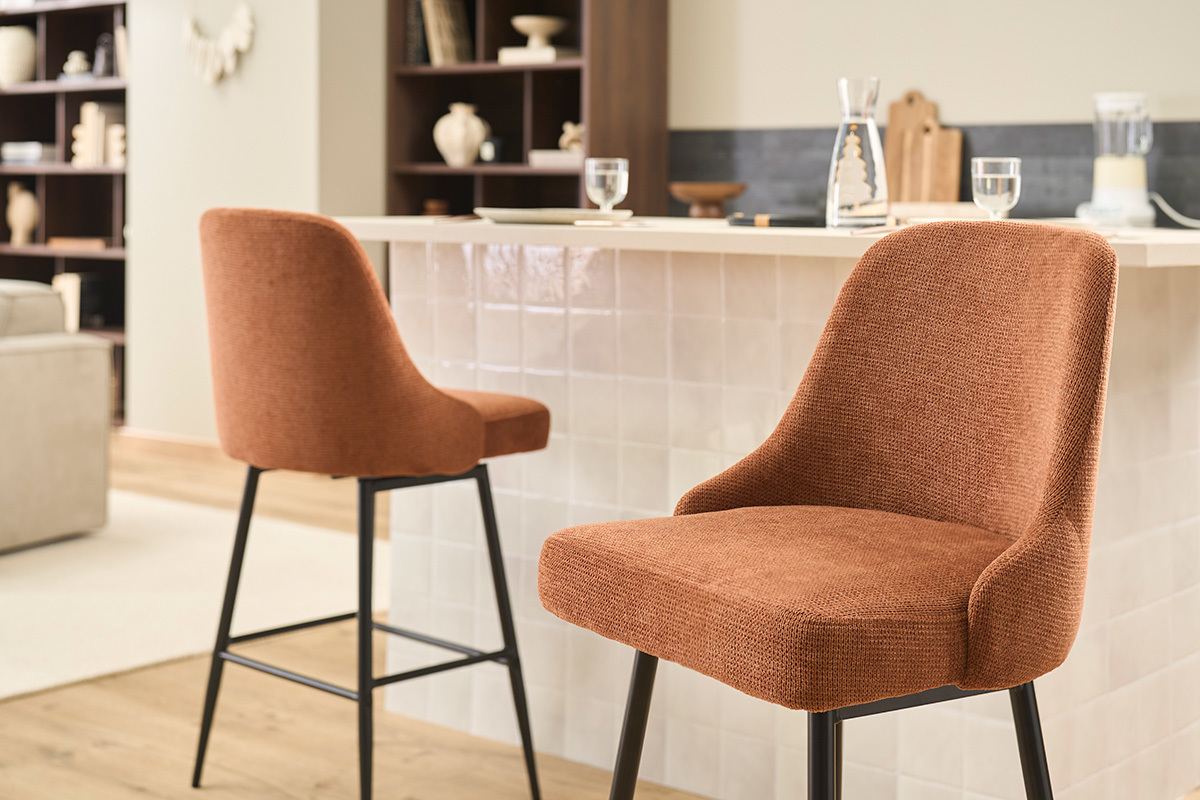 Taburetes de bar giratorios 360� en tejido chenilla tierra quemada y metal H66 cm (juego de 2) HASTA