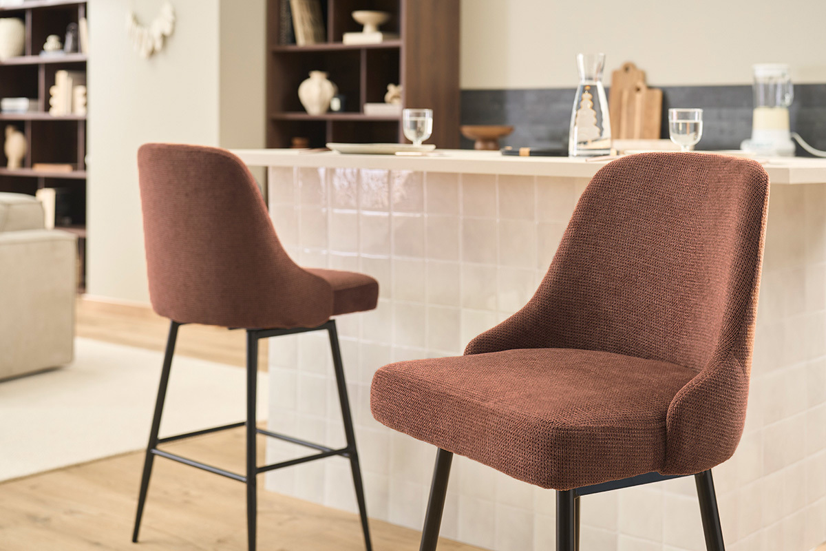 Taburetes de bar giratorios 360� en tejido chenilla tierra quemada y metal H66 cm (juego de 2) HASTA