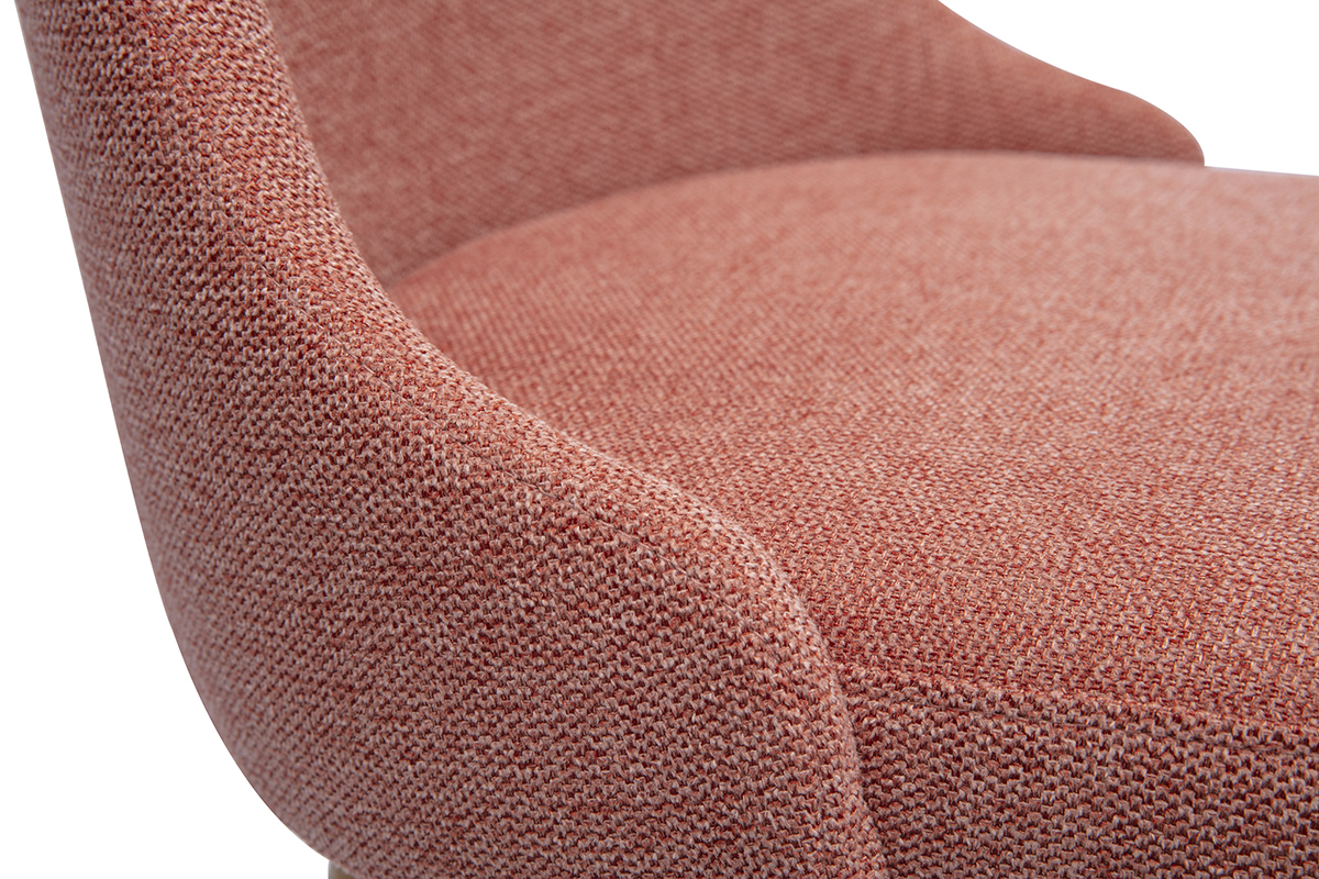 Primer plano de la tela con efecto terciopelo texturizado terracota de un taburete.