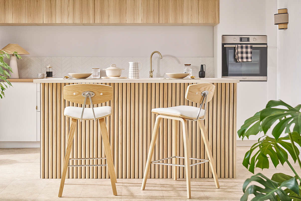 Taburetes de bar modernos blanco y madera clar A69 cm (lote de 2) VASCO