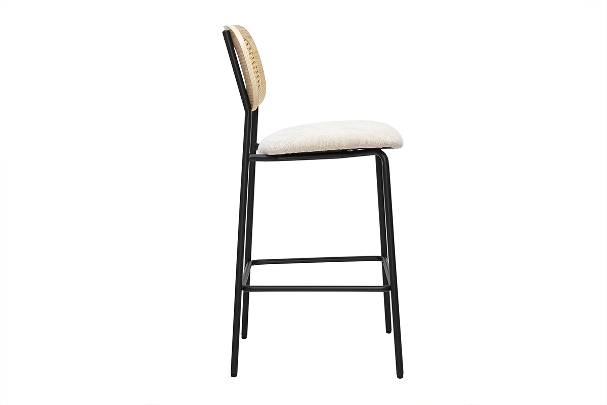Taburete de dise�o en tejido beige, metal negro y rejilla de rat�n, vista de perfil.