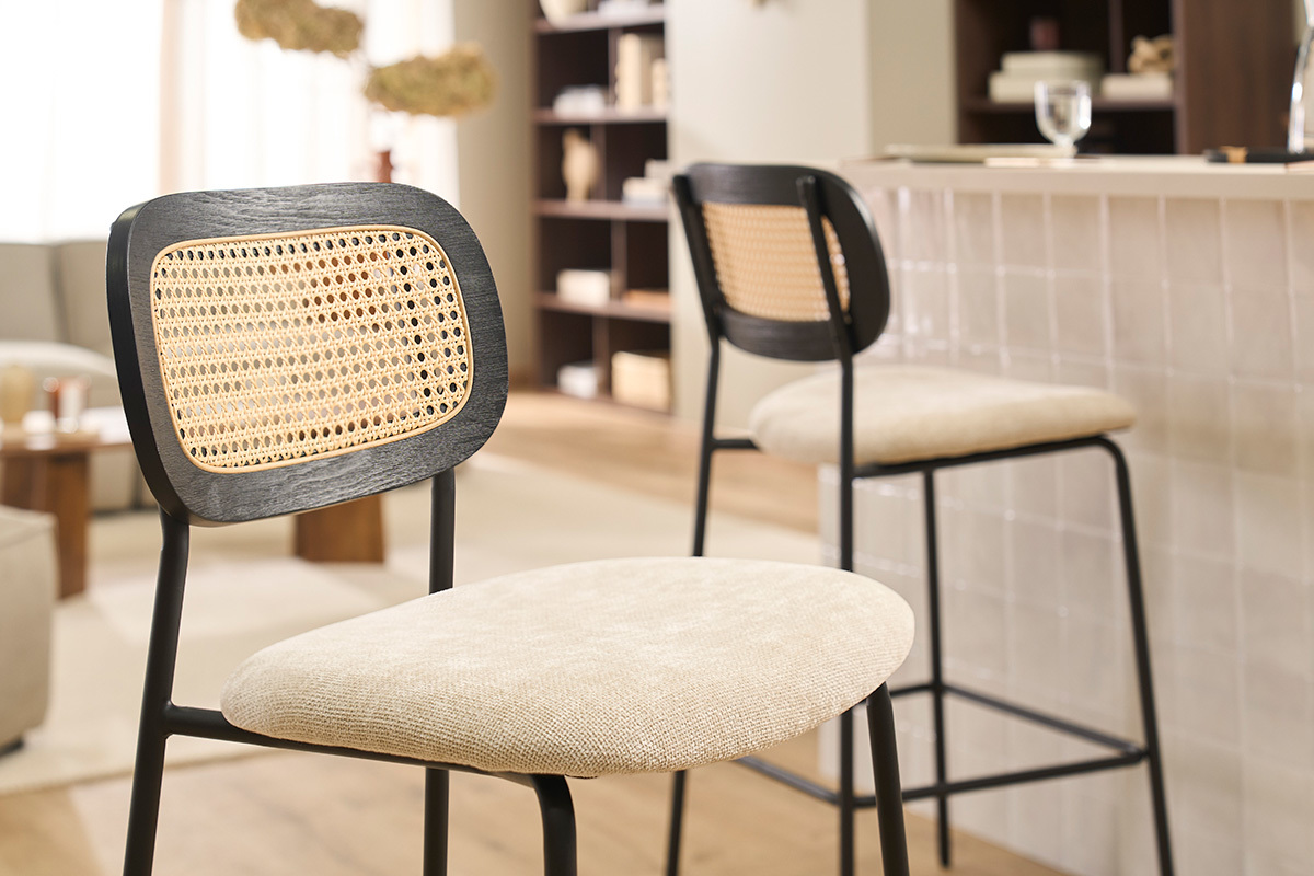 Taburetes de dise�o en tela efecto terciopelo texturizado beige, metal negro y mimbre (juego de 2) MIRANDA