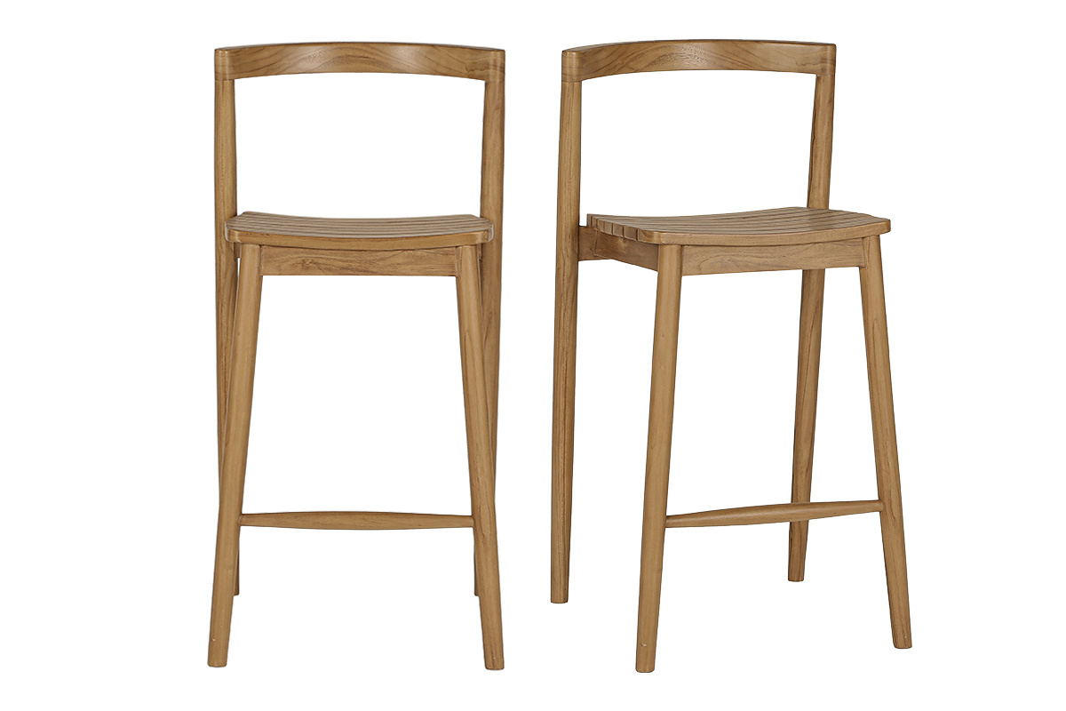 Juego de 2 taburetes de jard�n apilables de teca maciza, vista frontal.